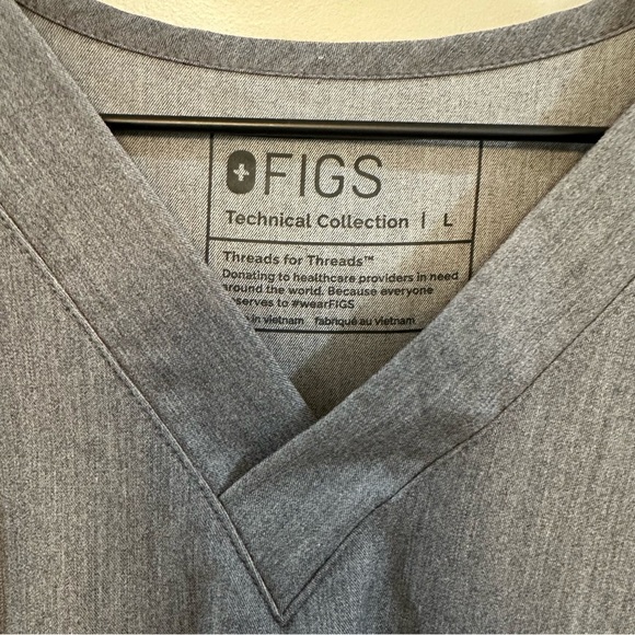 FIGS Catarina grey shirt sleeve scrub top - Picture 7 of 8